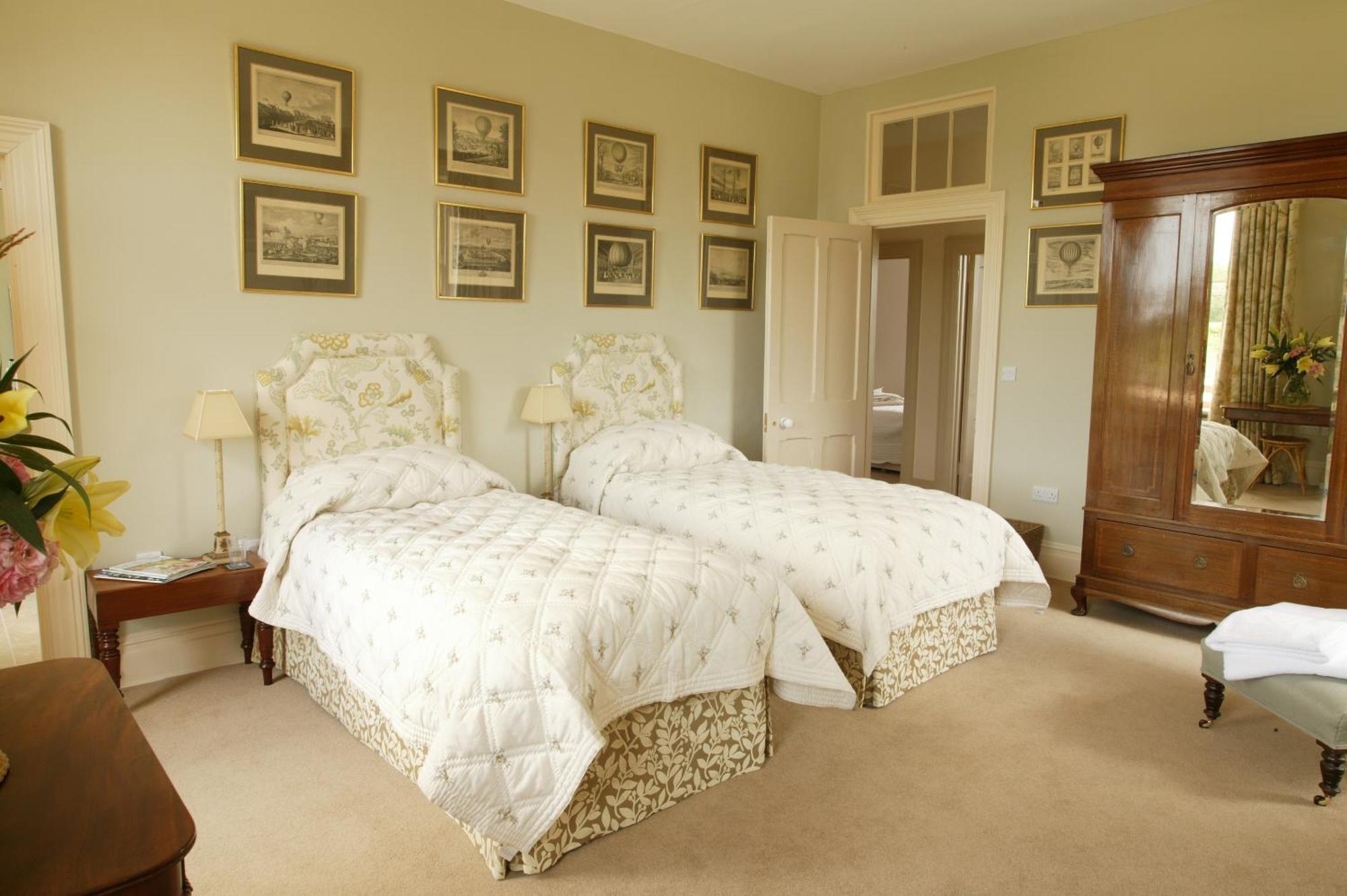 Overtown Manor Bed And Breakfast Суиндон Экстерьер фото